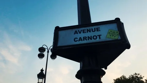 Rue Carnot - arc de Triomphe Champs Elysées - Paris in 4k Vertical travelling Video stock 94367088
