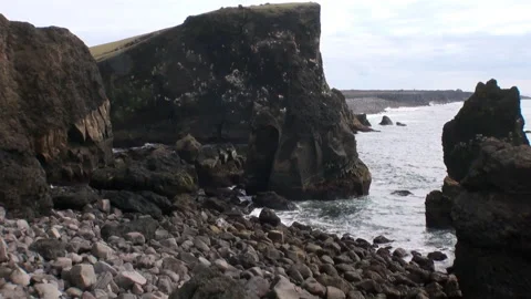 Rugged Basalt Cliffs Define the Coastline of Iceland's Seascape 스톡 동영상 321062703