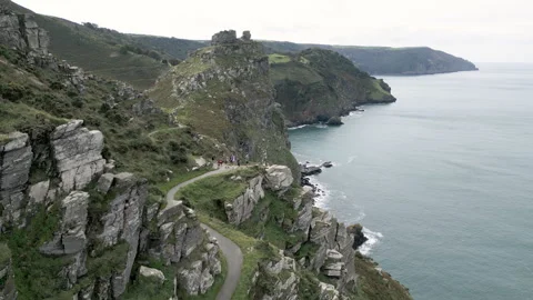 Rugged cliffs coastal path with people aerial ascent revealing steep cliffs 動画素材 276494572