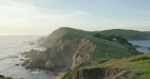 The rugged granite cliffs of Chimney Rock at Point Reyes National Seashore 스톡 동영상 330089288
