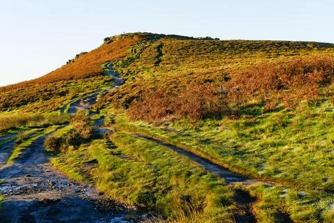 Rugged path up to the top of Higger Tor in Derbyshire. Stockfoto's