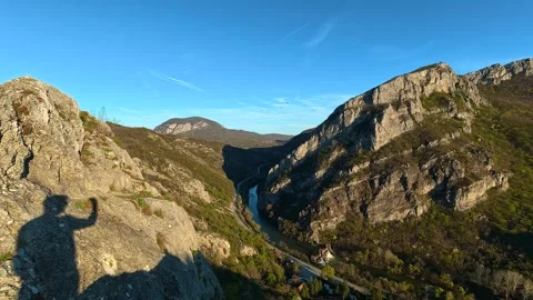 Rugged peaks tower over a sunlit valley. Sicevo Gorge, Serbia Vidéo 332613235
