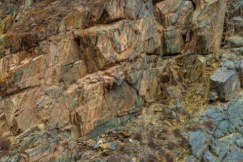 Rugged rock formation in desolate mountainous region during daytime 库存照片