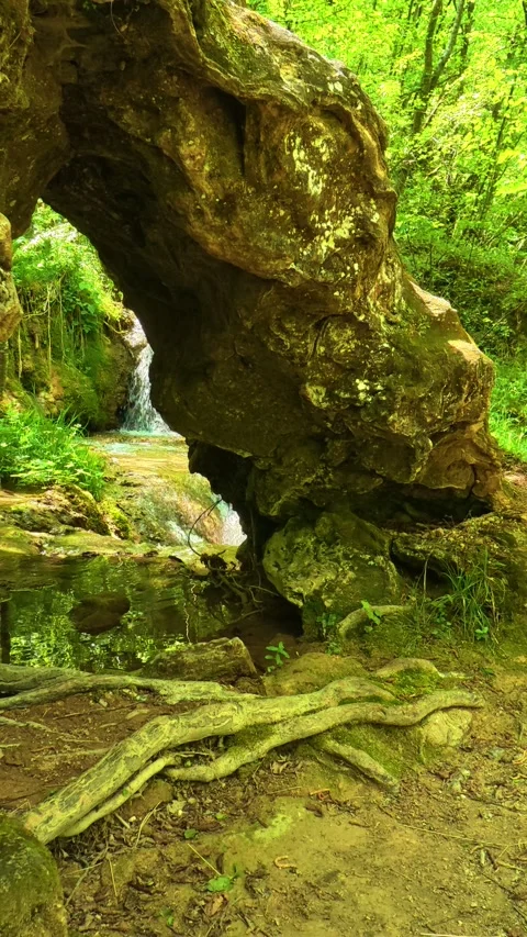 Rugged rock forms a natural archway. Gostilje, Serbia. Vertical Vídeos de archivo 337061867