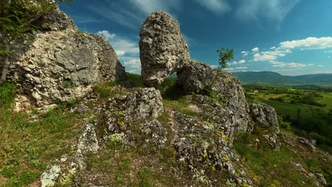 Rugged rocks frame a lush green valley below. Vrmdza Fortress. Serbia Vídeos de archivo 338021128