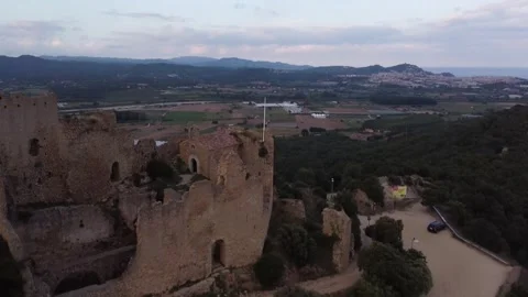 Ruinas de un castillo medieval Stock Footage