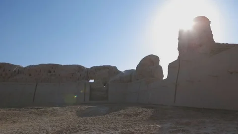 Ruins of an abandoned village town, Central Asia. Windy sunny day in the desert. Stock Footage 106123715
