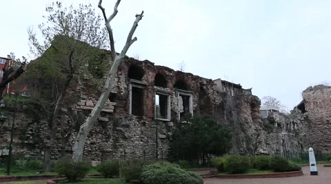 Ruins of ancient building Vídeos de archivo 67381672