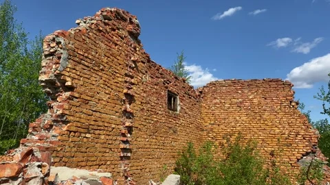 Ruins and tree-lined roads in an abandoned city. 4K shooting. Video stock 132388096