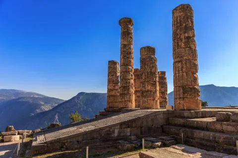 Ruins of Apollo temple in Ancient Delphi, Greece Stock-Fotos