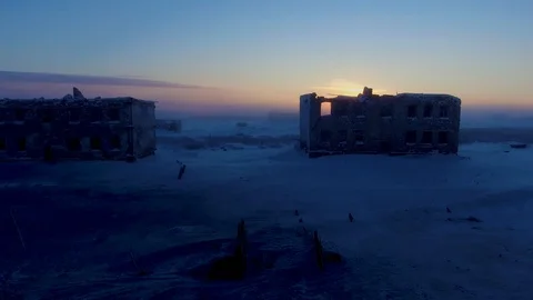 The ruins of the house in the winter Video stock 99462932
