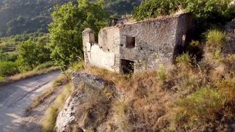 Ruins in the middle of the hill Video stock 154326639
