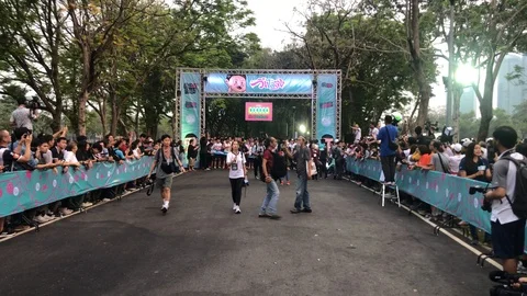 Run Against Dictatorship (วิ่งไล่ลุง) Video stock 122716108