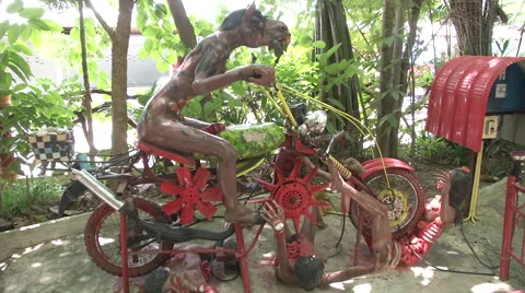 Run Over Death Statue at Hell Temple 動画素材 65965025