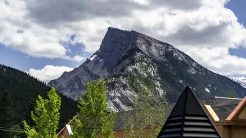 Rundle Mountain Time Lapse Vídeo Stock 244744156