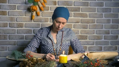 Runic magic. master writes runic spell on parchment Vidéo 122771063