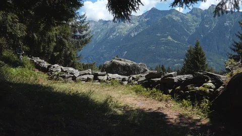 Runner on alpine trail Stock-Footage 114175660
