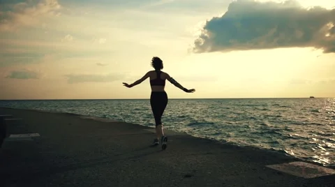 Runner athlete doing exersises at seaside Stock-Footage 67602025
