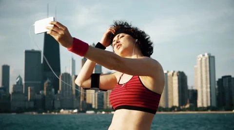 Runner athlete doing a selfie Stock-Footage 67601773