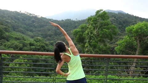Runner athlete warming up on spring forest trail. Video stock 148190817