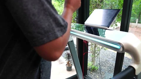Runner athletic running on treadmill in home gym Vidéo 194384408