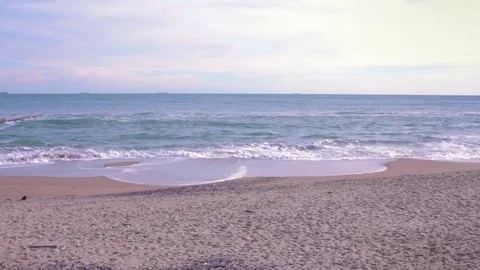 Runner on the beach Stock Footage 84992768