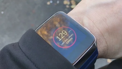 Runner checking heart rate  on smartwatch after training. Video stock 82682008