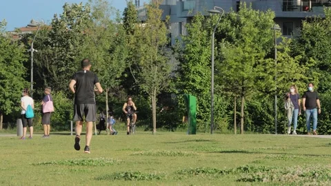 Runner in a city park Stock Footage 133672417