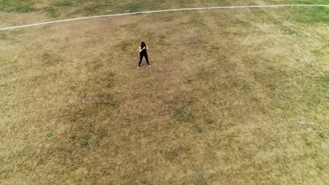 Runner doing squat exercises before a jog 動画素材 273133399