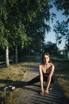 Runner doing stretching exercise before workout Foto stock