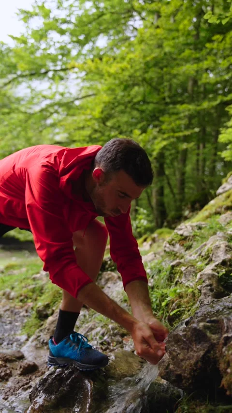Runner drinking water in nature. Stock Footage 283288491