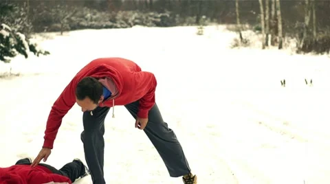Runner with instructor while training in a wintry wood Stock-Footage 20502018