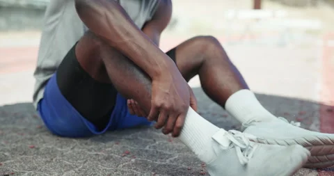 Runner, legs and pulled calf in street with injury, fatigue and sprain with Vidéo 301370253