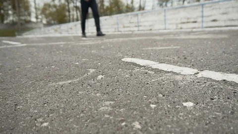 Runner Low Start 库存影片 75722626