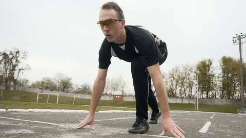 Runner Low Start 動画素材 75722680