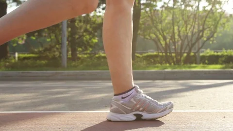 Runner in a modern city Stock Footage 91039797