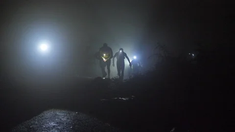 Runner night light montain 動画素材 101647799