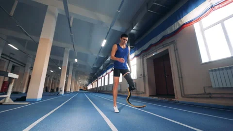 A runner with prosthesis warming up, close up. Video stock 101233344