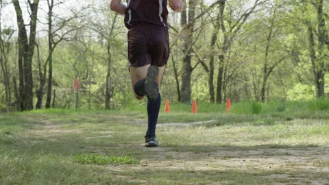 Runner running obstacle course Stock-Footage 209159776