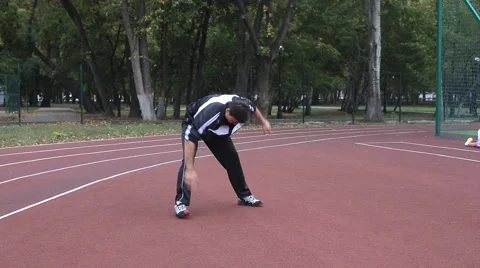 Runner warming up Stockbeeldmateriaal 55761011