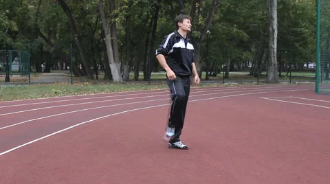 Runner warming up  legs flexing Stock Footage 55765720