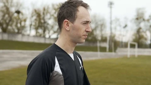 Runner Wears Sunglasses 库存影片 75720899