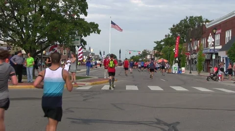 Runners in the Air Force Marathon 動画素材 54916301