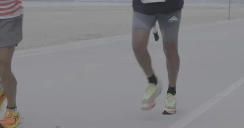Runners at the beach 4k 60p V Log footage 스톡 동영상 218337914
