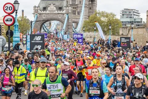 Runners crossing Tower Bridge during the London Marathon 2024. London, UK, 21 Stock Photos