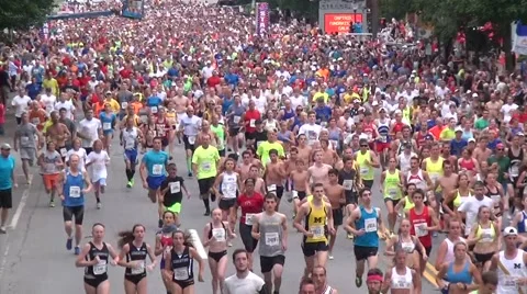 Runners in race right after start Video stock 52349210