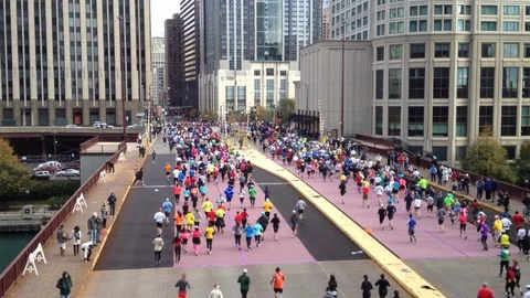 Runners run over a bridge in the Chicago Marathon Stock Footage 122017304