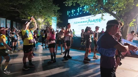 Runners at Start Arch with Red Clock 04 44 Behind Blue Tape, Lushan Video stock 346701906