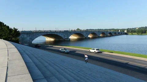 Runners on steps behind Lincoln Memorial Video stock 43267019
