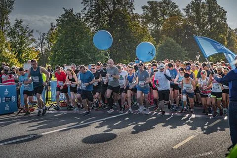 Runners take off from the start for the half marathon, Dublin, Ireland Foto stock